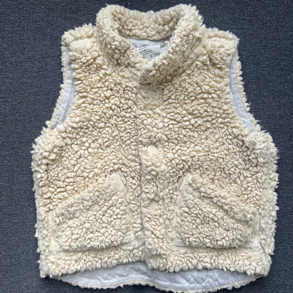 Uniqlo Fuzzy Ivory Vest - 18-24 mo